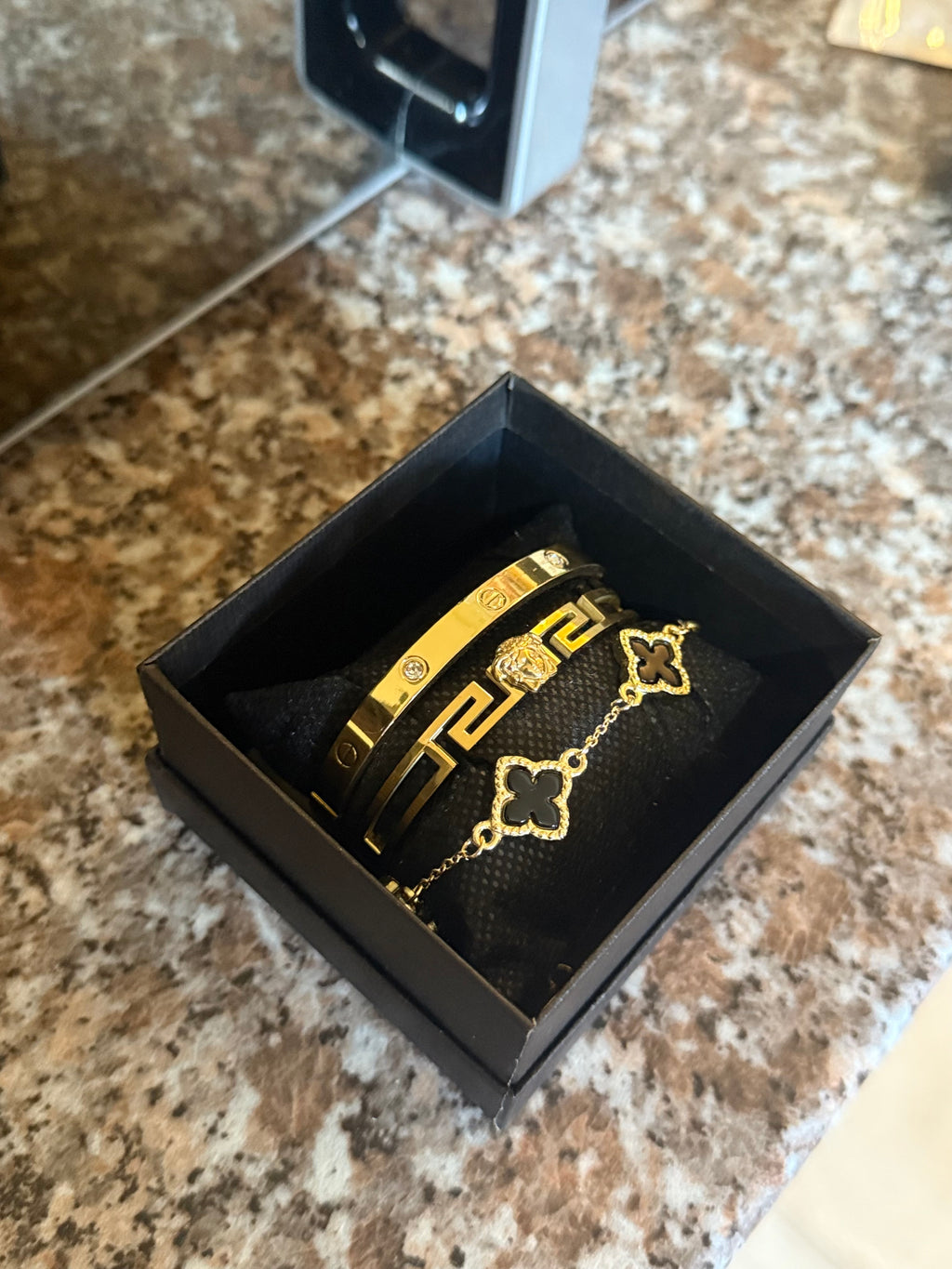 Stunning 3 piece bracelet set unisex