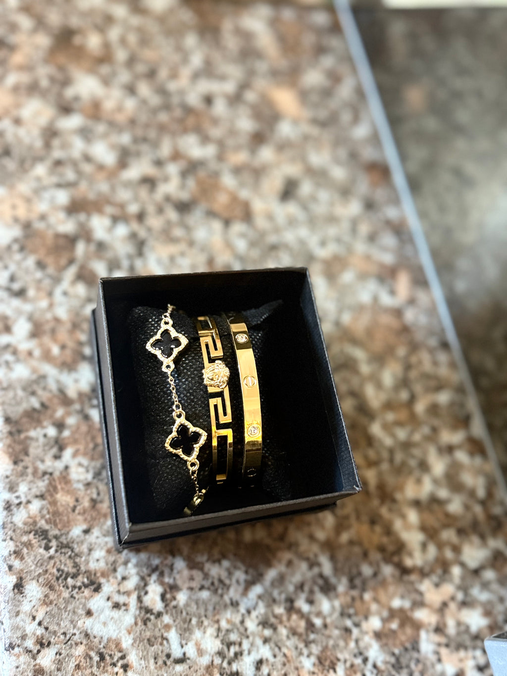 Stunning 3 piece bracelet set unisex